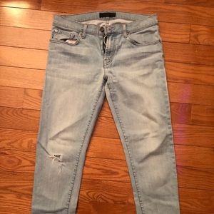 J Brand light wash denim jeans with knee hole 32